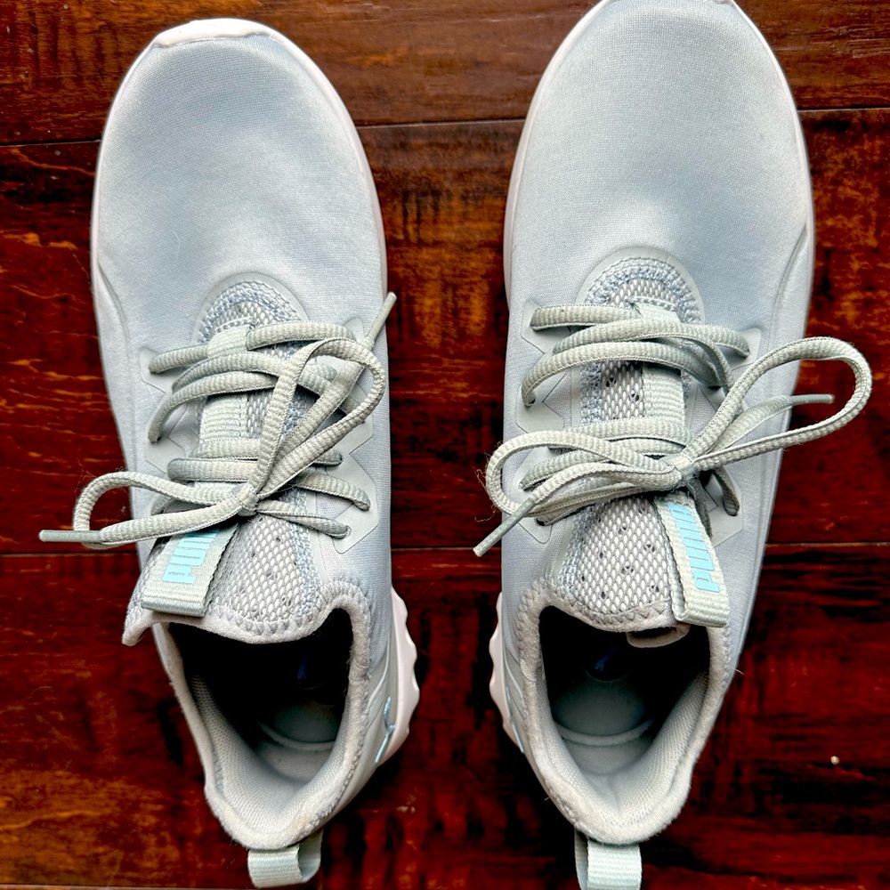 Puma soft foam tennis shoes